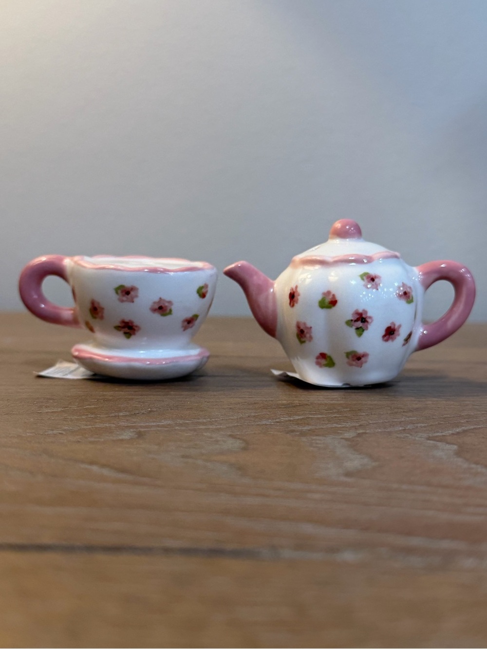Cracker Barrel Pink and White Miniature Floral Tea Salt and Pepper shakers